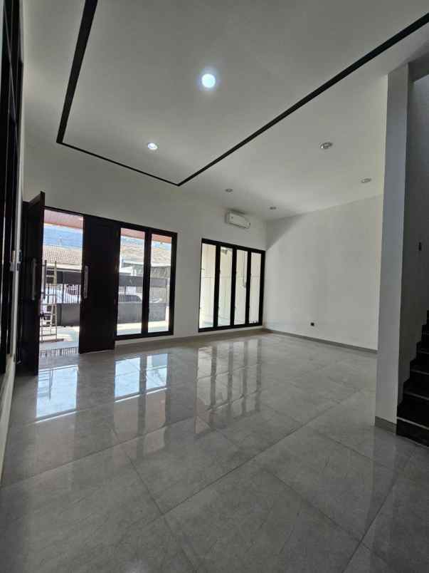 rumah new gress babatan pantai