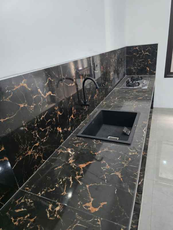 rumah new gress babatan pantai