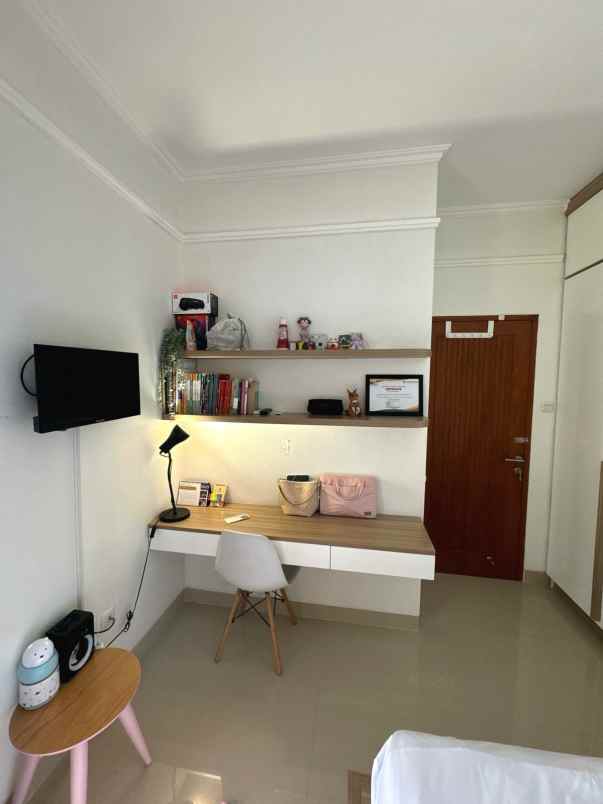 rumah second dalam cluster di jatibening baru bekasi