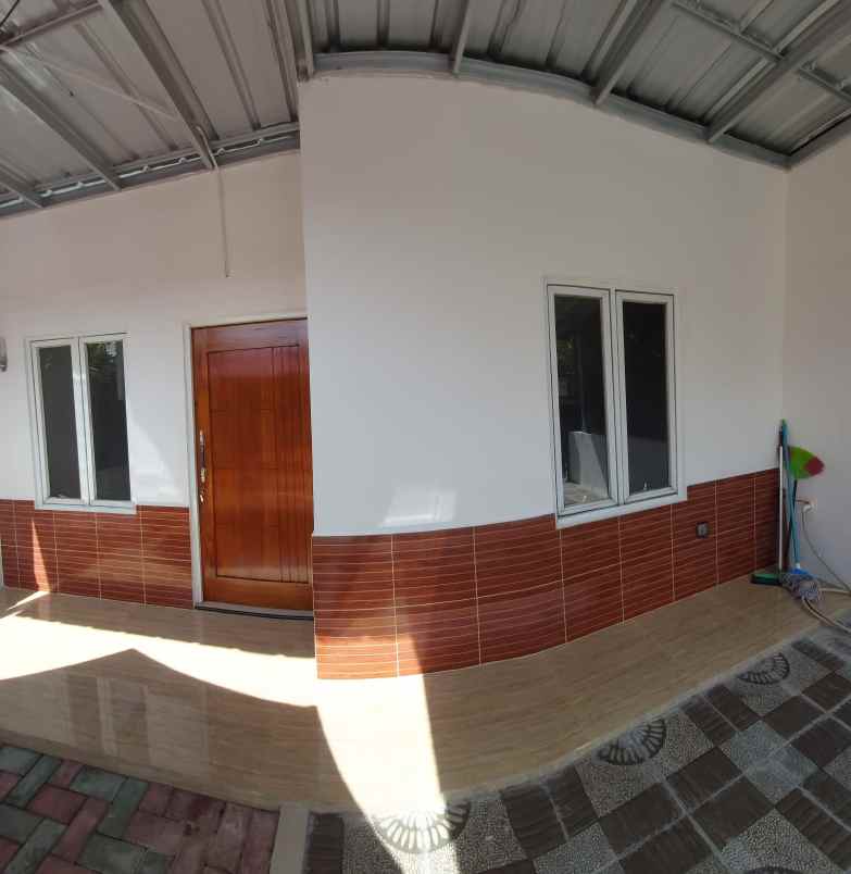 rumah second dalam cluster mampang