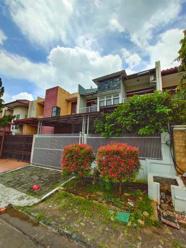 rumah second dalam komplek di cinere