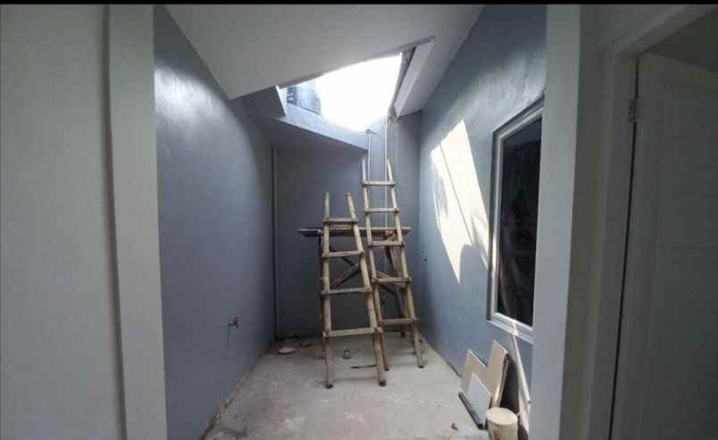 rumah siap huni dekat stasiun depok lama 675 jt