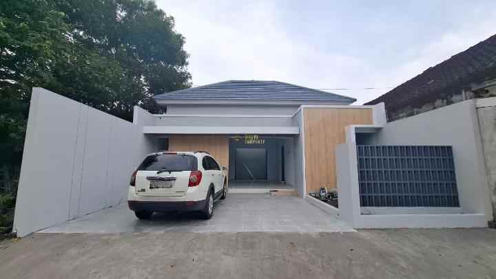 rumah siap huni desain modern 10 menit ke kampus upn