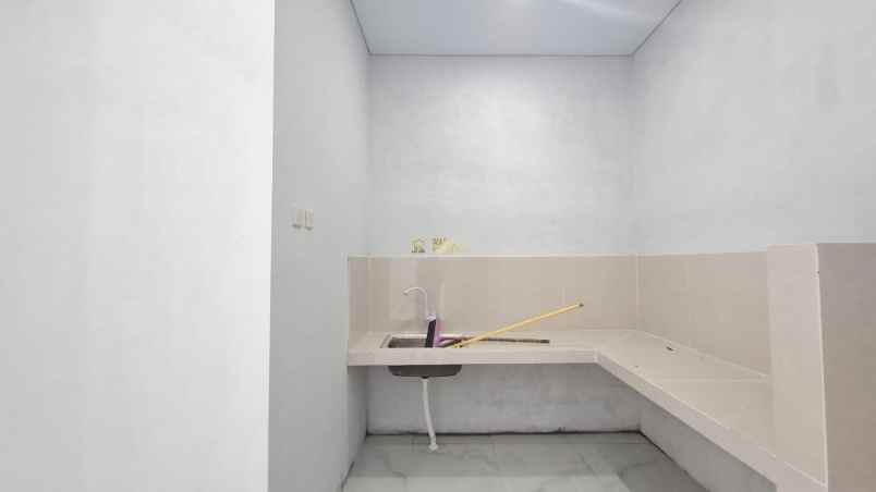 rumah siap huni desain modern 10 menit ke kampus upn