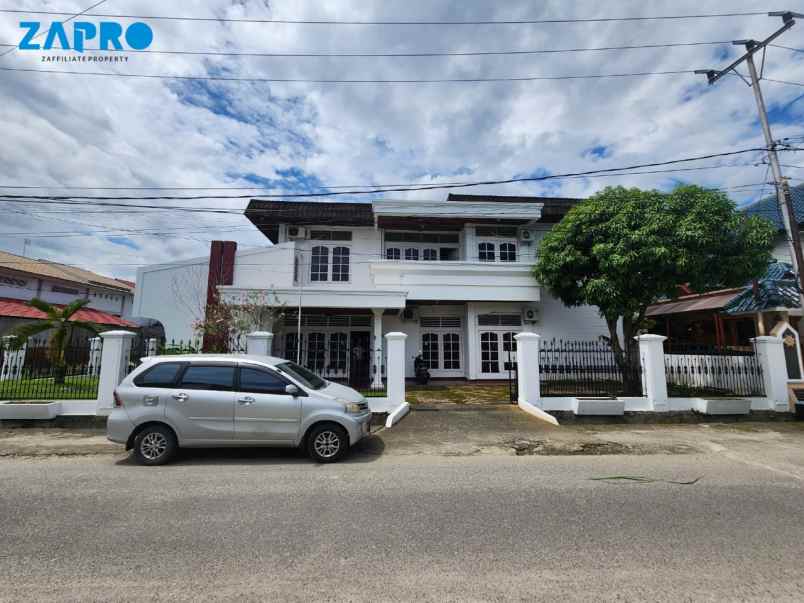 rumah siap huni di kawasan elit tengah kota padang