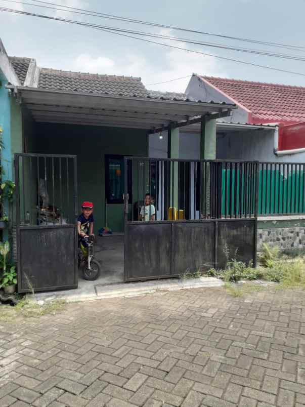 rumah siap huni di perumahan bumiayu kota malang