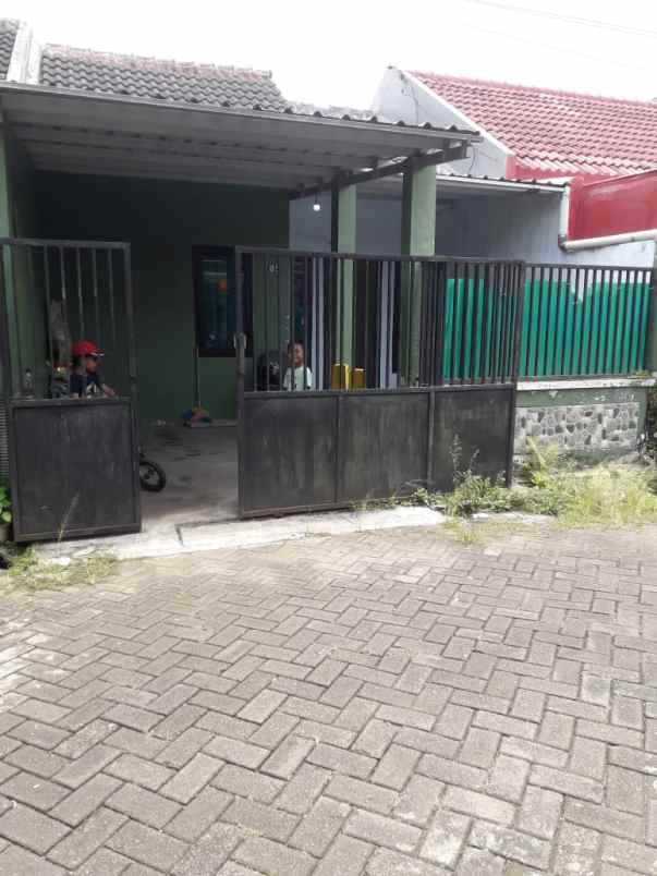 rumah siap huni di perumahan bumiayu kota malang