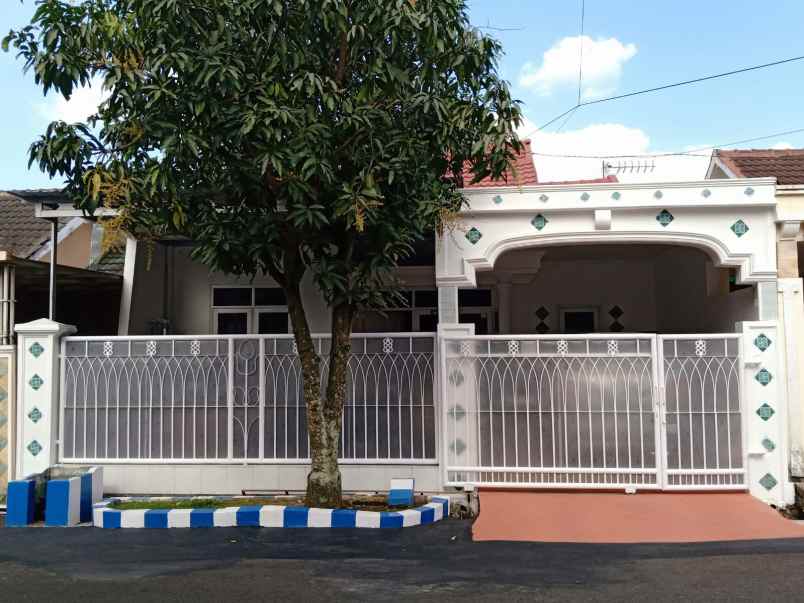 rumah siap huni lokasi strategis di sulfat malang