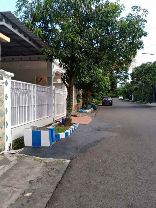 rumah siap huni lokasi strategis di sulfat malang