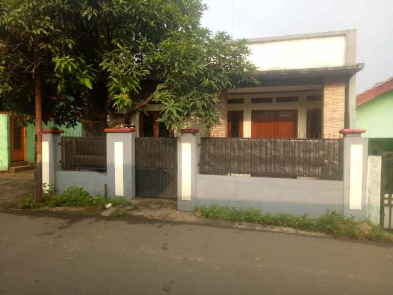 rumah startegis jalan 2 mobil dekat grand depok city