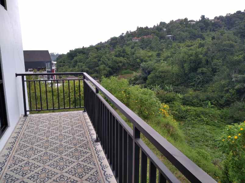 rumah tiga lantai dago resort pakar