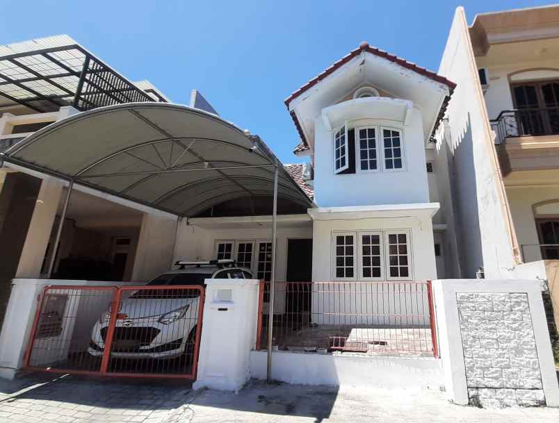 Rumah Villa Valencia Di Perumahan Pakuwon Indah Surabaya