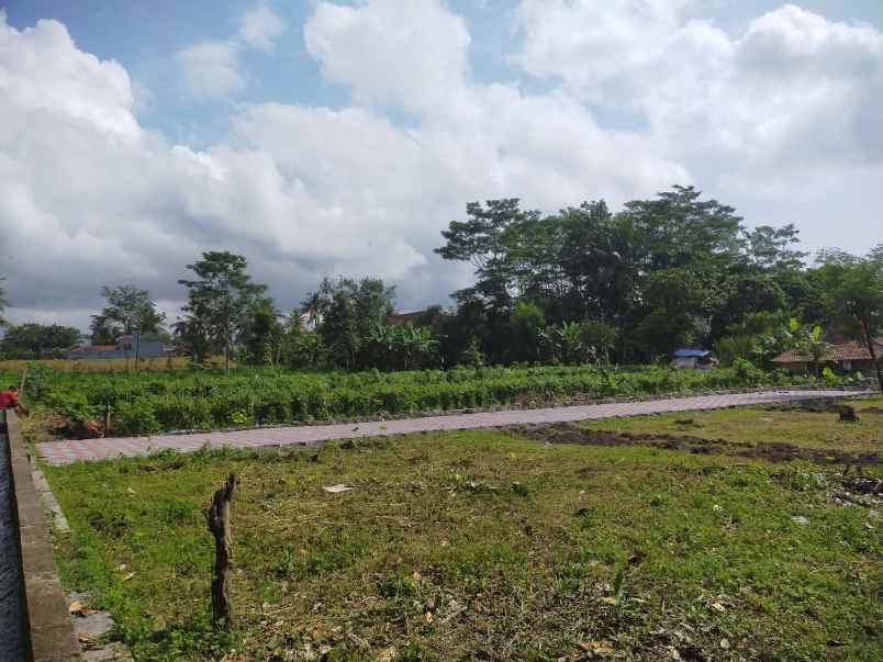 selatan kampus uii jogja shm siap ajb di jakal km 10