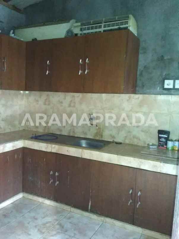 sewa rumah wooden style hadap utara 2 kamar renon