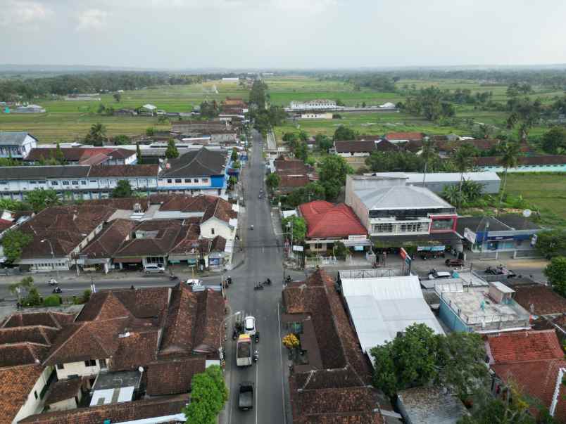 tanah pekarangan moyudan dekat jalan godean