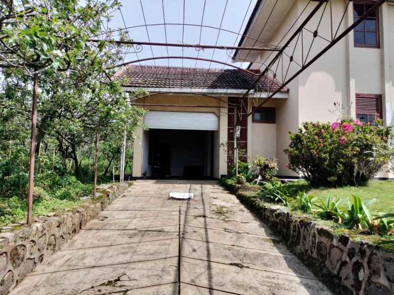 villa luas asri di bukit selecta mas kota batu