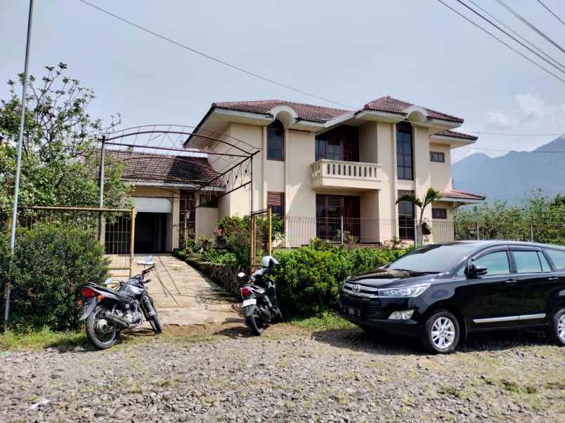 villa luas asri di bukit selecta mas kota batu