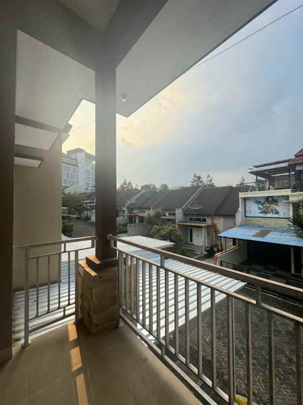 villa minimalis lokasi temas kota batu