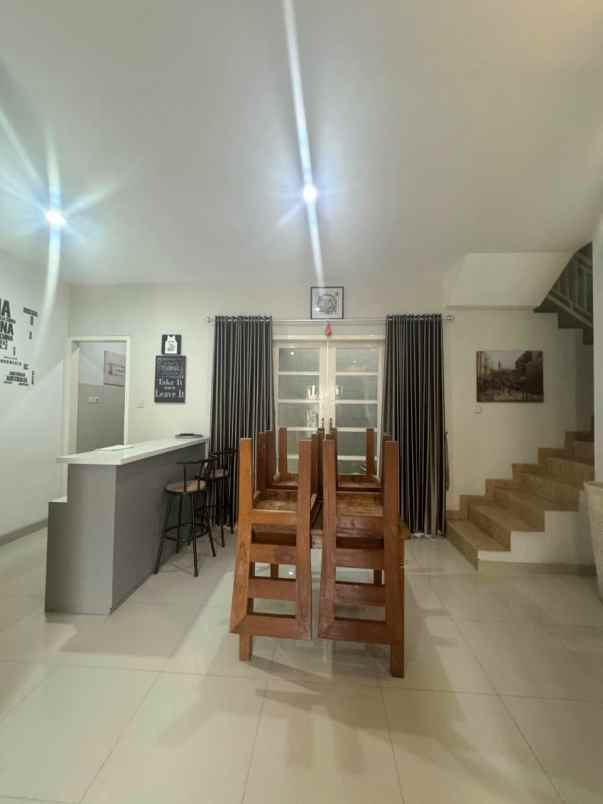 villa minimalis lokasi temas kota batu