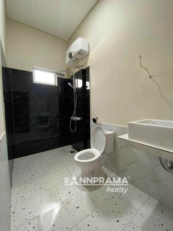 2 lantai 2 carport dalam cluster dekat tol limo rn