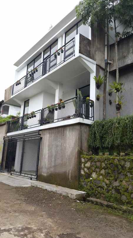 832 rumah modern 4lt di cikutra dago bandung utara