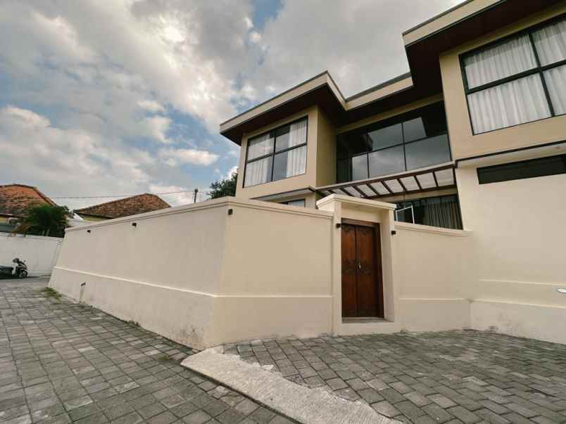 dijual 4 unit vila view sawah lokasi tumbak bayuh