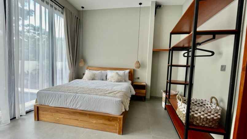 dijual 4 unit vila view sawah lokasi tumbak bayuh