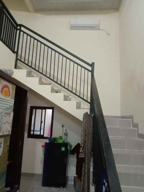 dijual cepat rumah lantai mezanine