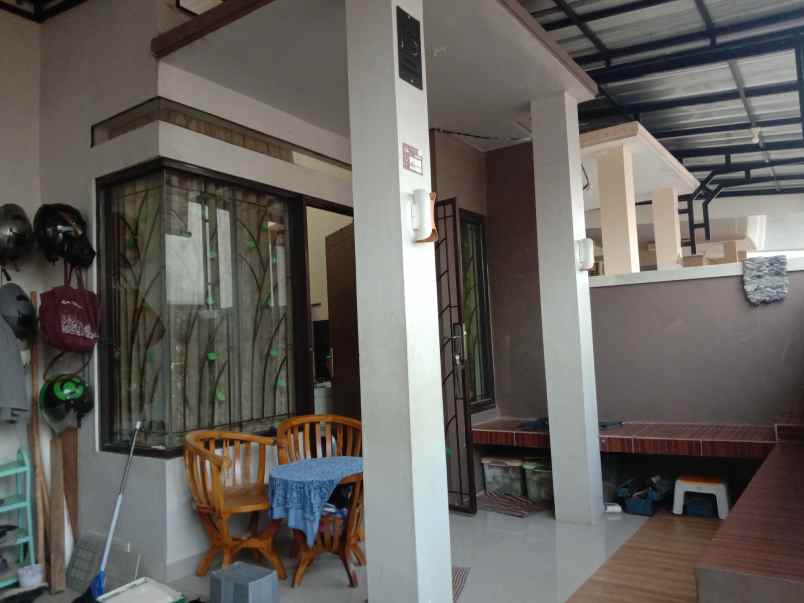 dijual cepat rumah lantai mezanine