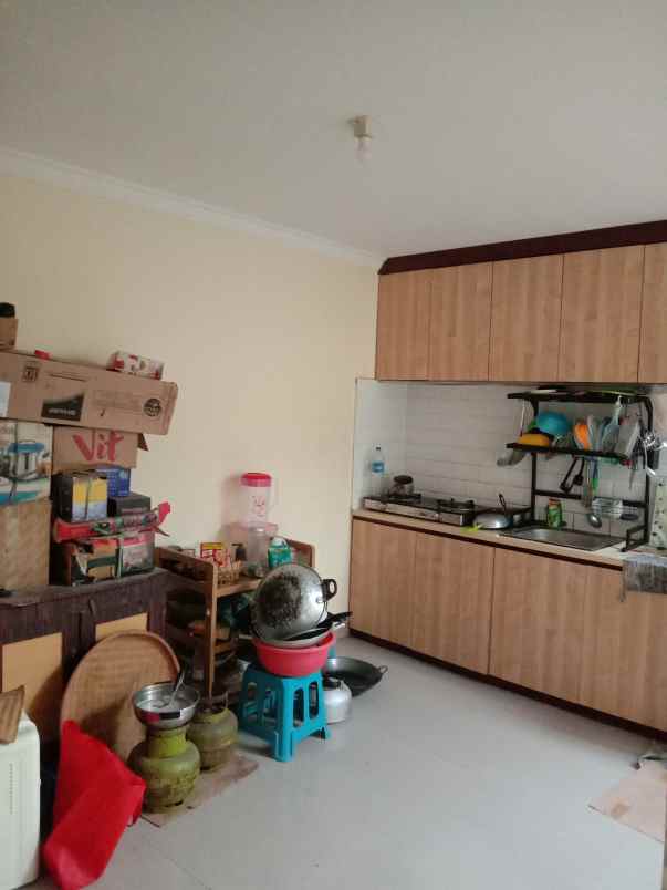 dijual cepat rumah lantai mezanine