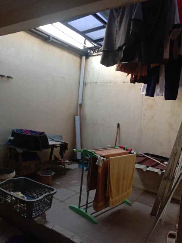 dijual cepat rumah lantai mezanine