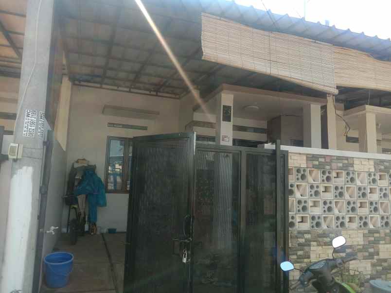 dijual cepat rumah lantai mezanine