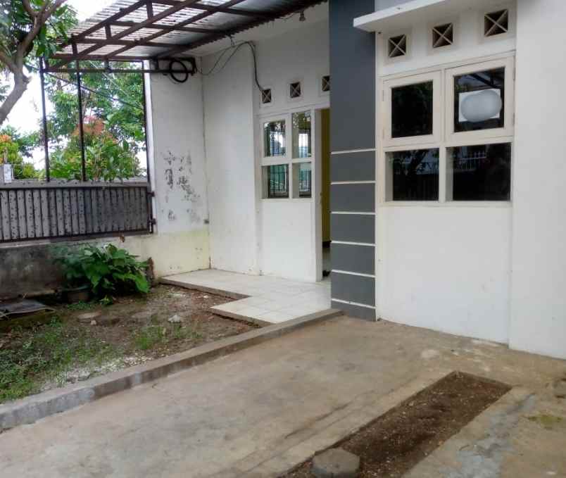 dijual cepat rumah minimalis di komplek sariwangi