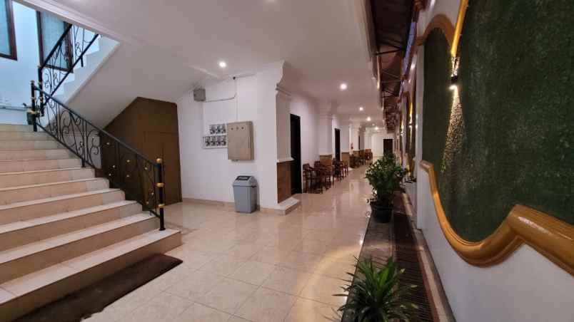 dijual hotel caturtunggal kec depok