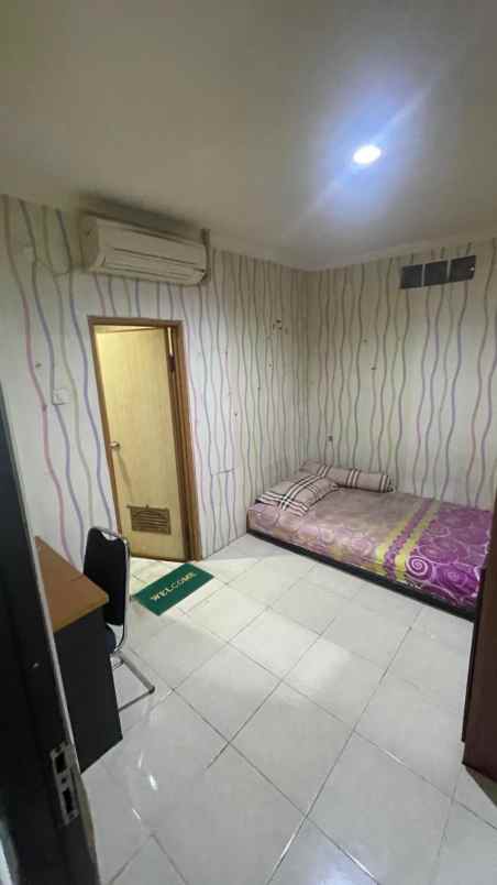 dijual kost jalan raya kebon jeruk