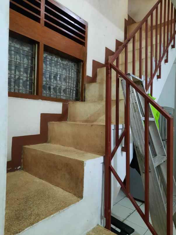 dijual kost jl benda