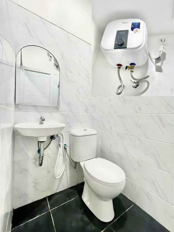 dijual kost tomang utara