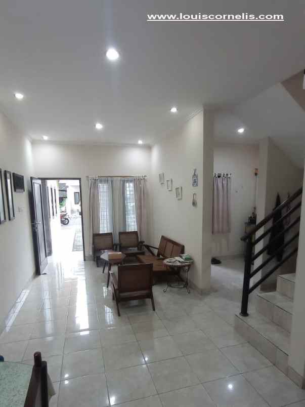 dijual murah rumah kantor 2 lantai di gatsu denpasar