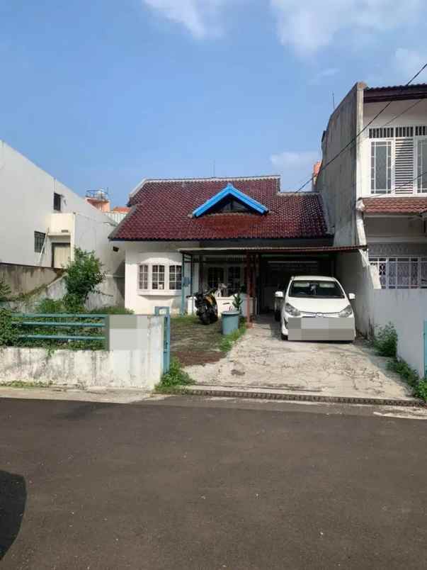 dijual murah rumah lokasi strategis di kebayoran lama