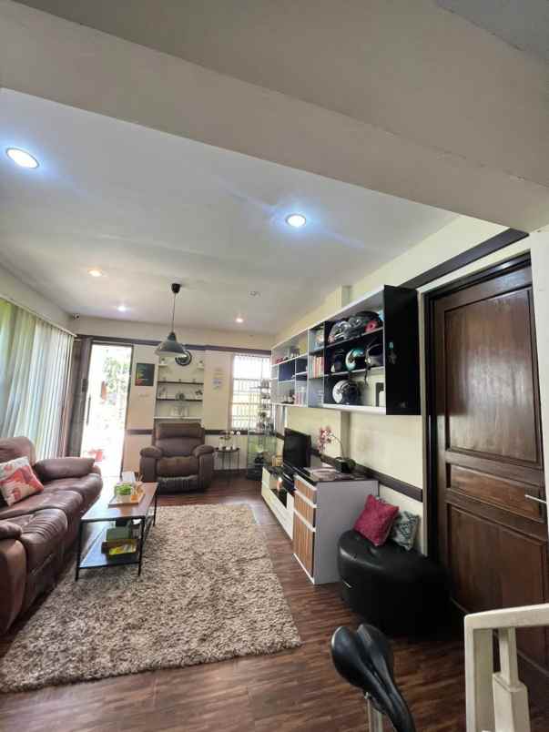 dijual rugi rumah full furnish di sarijadi bandung