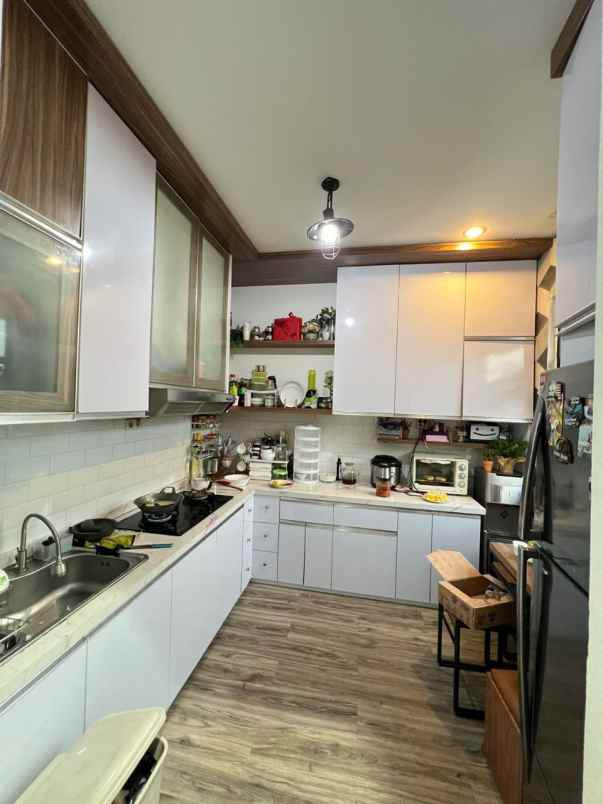 dijual rugi rumah full furnish di sarijadi bandung