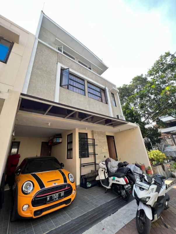 dijual rugi rumah full furnish di sarijadi bandung