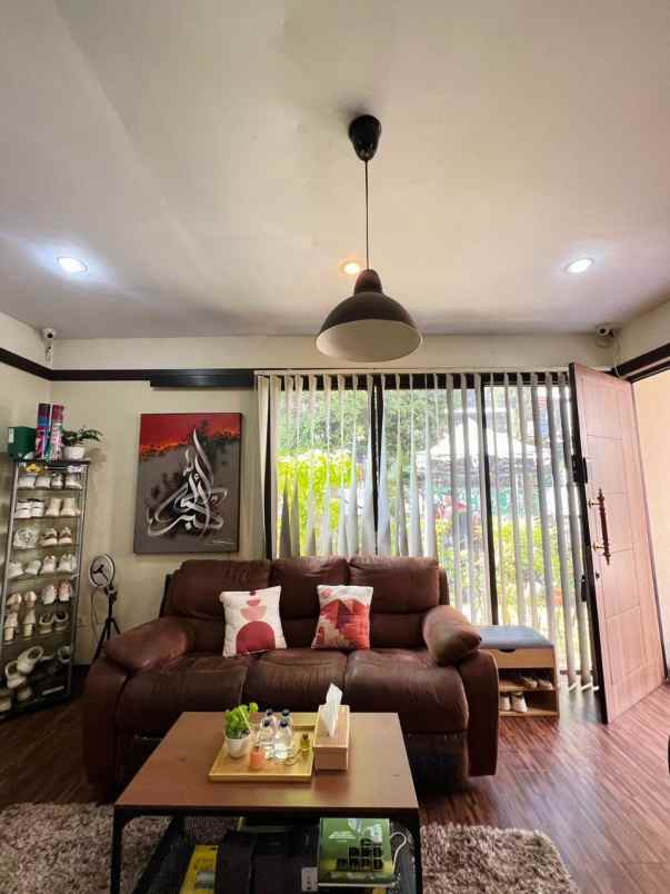 dijual rugi rumah full furnish di sarijadi bandung