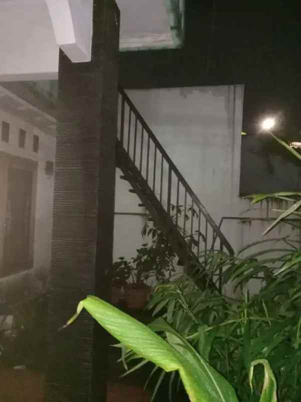 dijual rumah 2 lantai di pondok benda