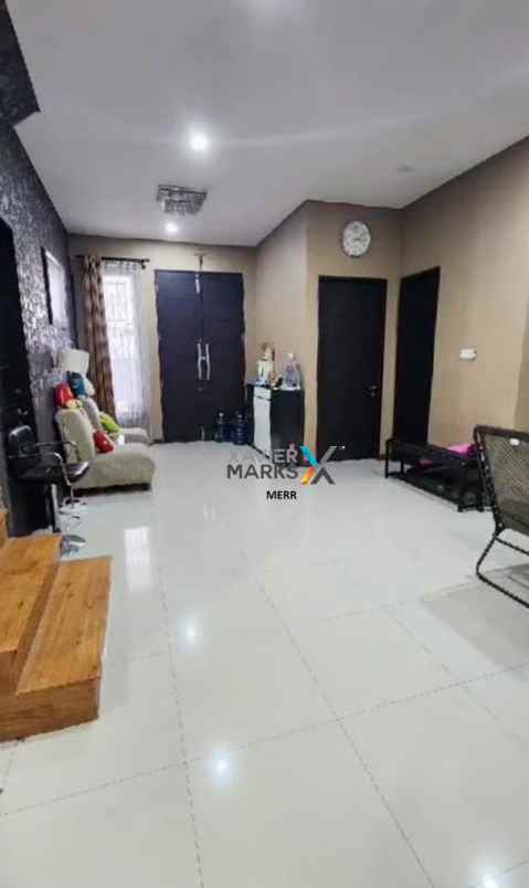 dijual rumah 2 lantai di tenggilis utara full furnish