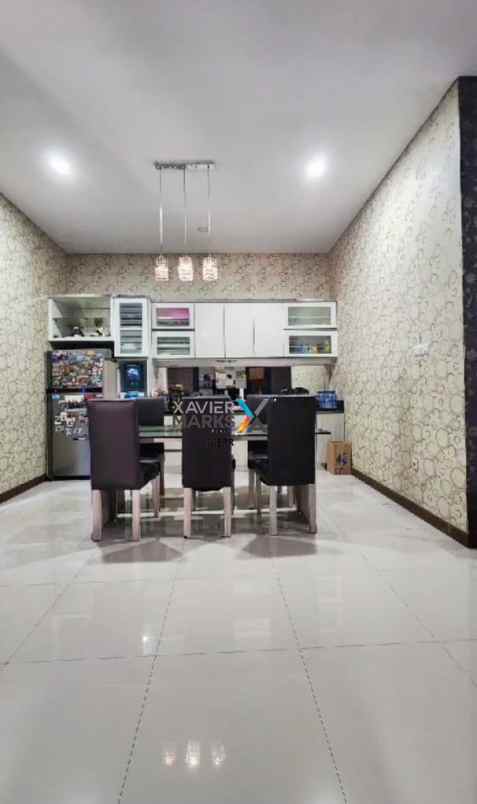 dijual rumah 2 lantai di tenggilis utara full furnish