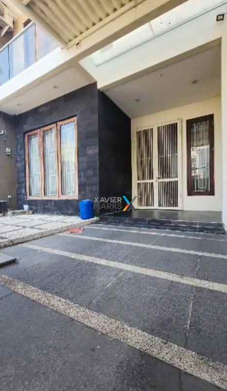 dijual rumah 2 lantai di tenggilis utara full furnish