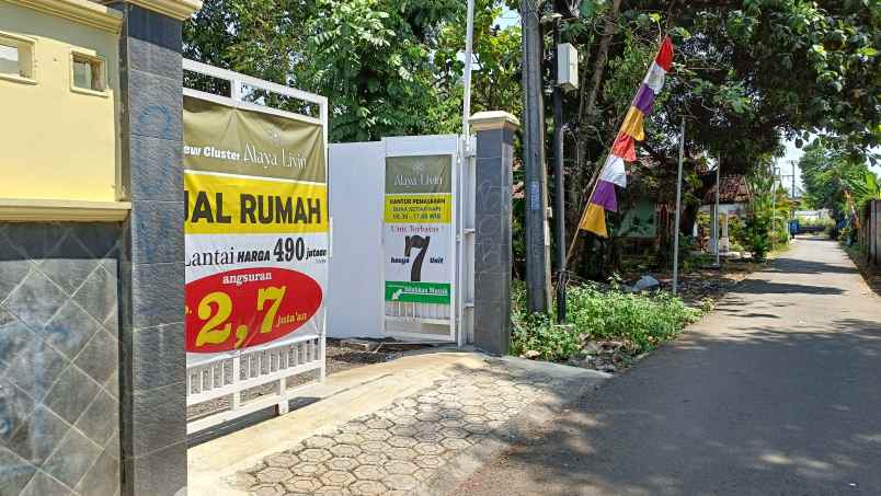 dijual rumah 2 lantai lokasi sangat strategis