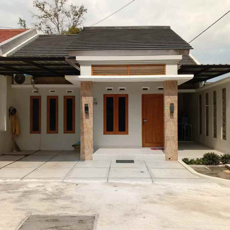 dijual rumah 500 meter jl lpmp