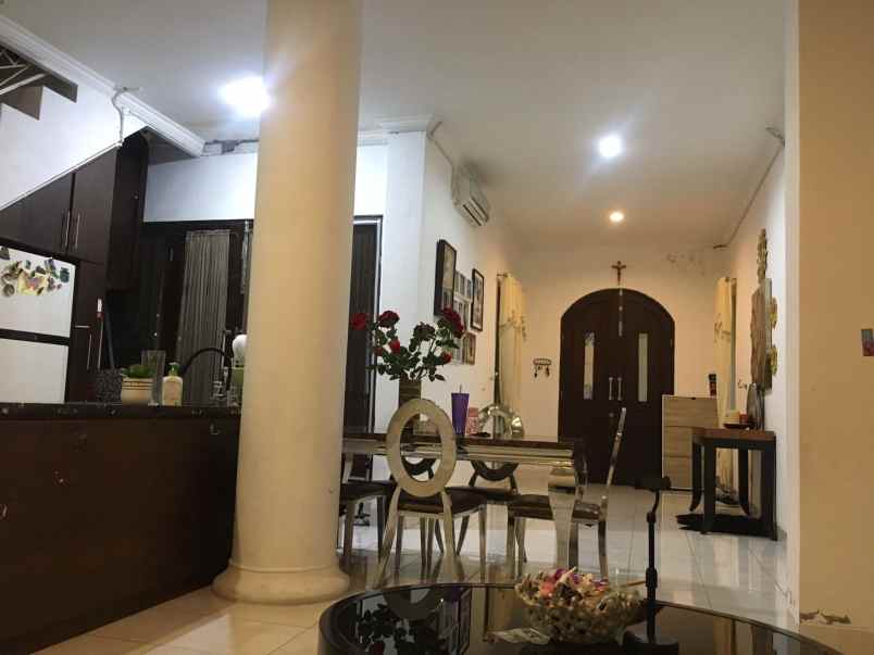 dijual rumah ambarketawang